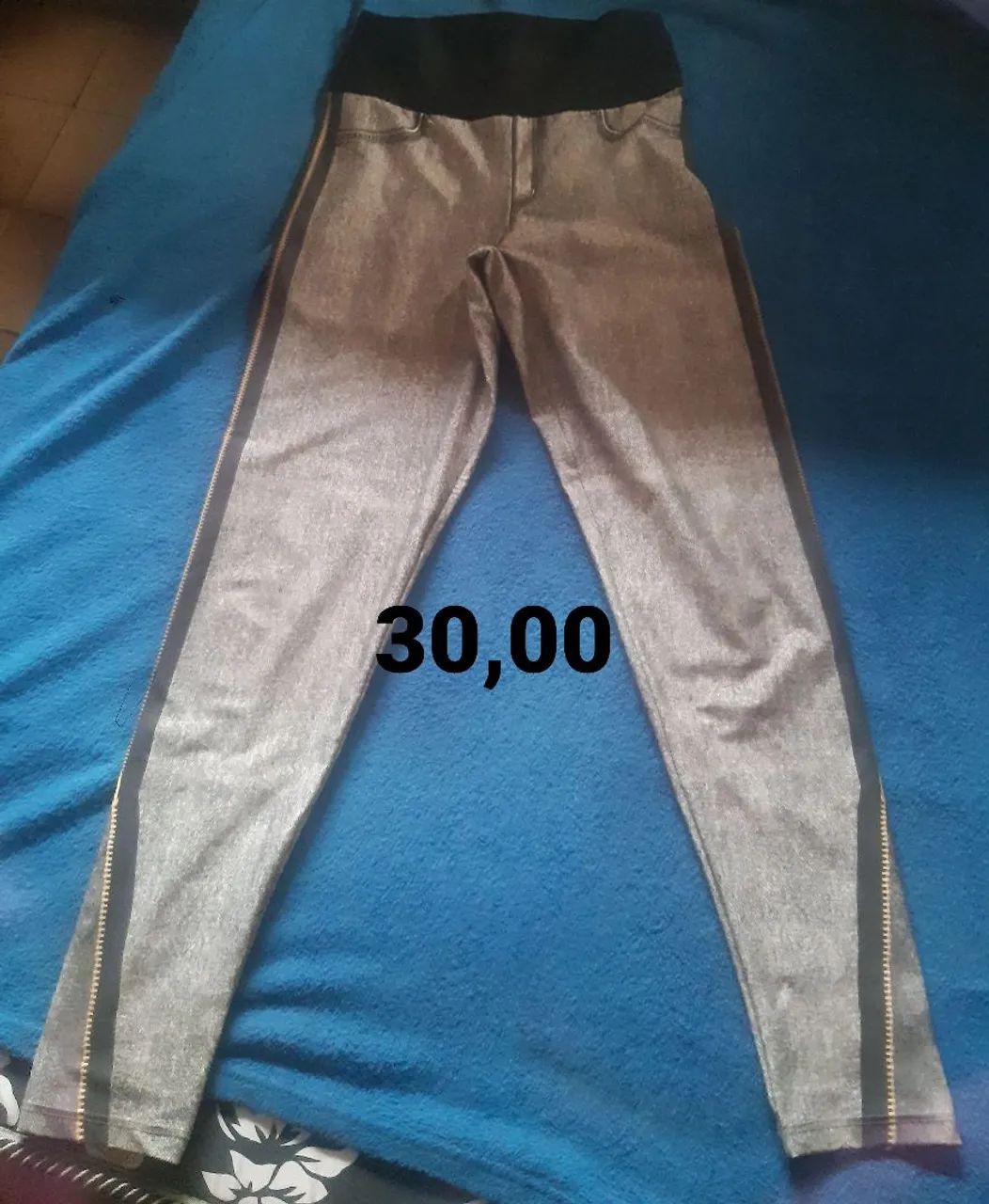 Vendo Calça Legging Cinza com Detalhes