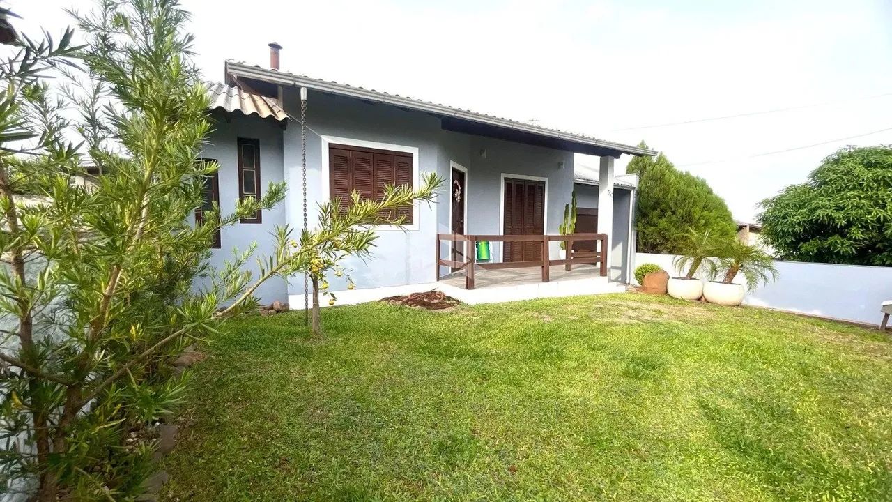 Casa 02 dormitórios com piscina no bairro Arroio Grande em Santa Cruz do Sul!