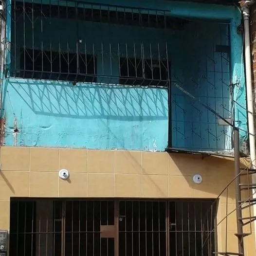 OPORTUNIDADE- CASA EM FRENTE DE RUA - ABRANTES