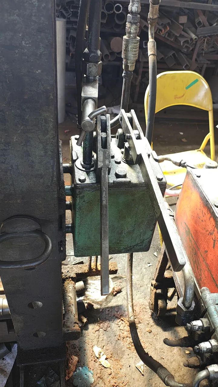 Prensa hidráulica, automática e manual 100 Toneladas  - Foto 2