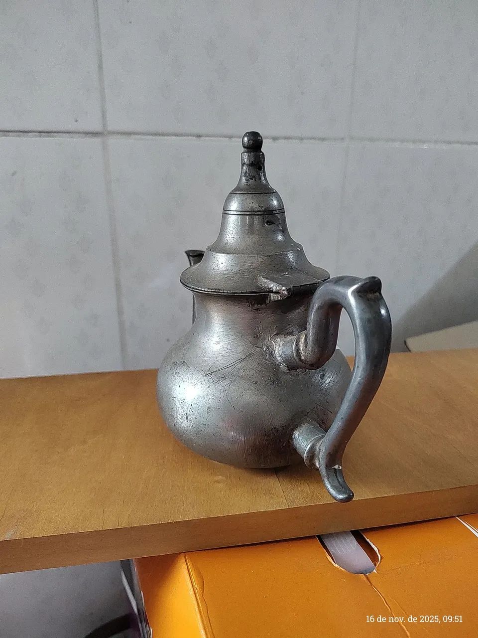 Bule antigo de estanho - Foto 2