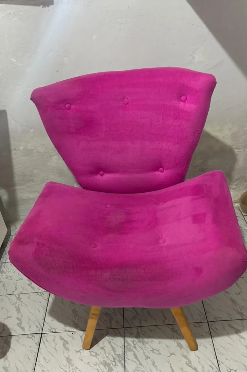 Poltrona Rosa em Veludo Design Moderno
