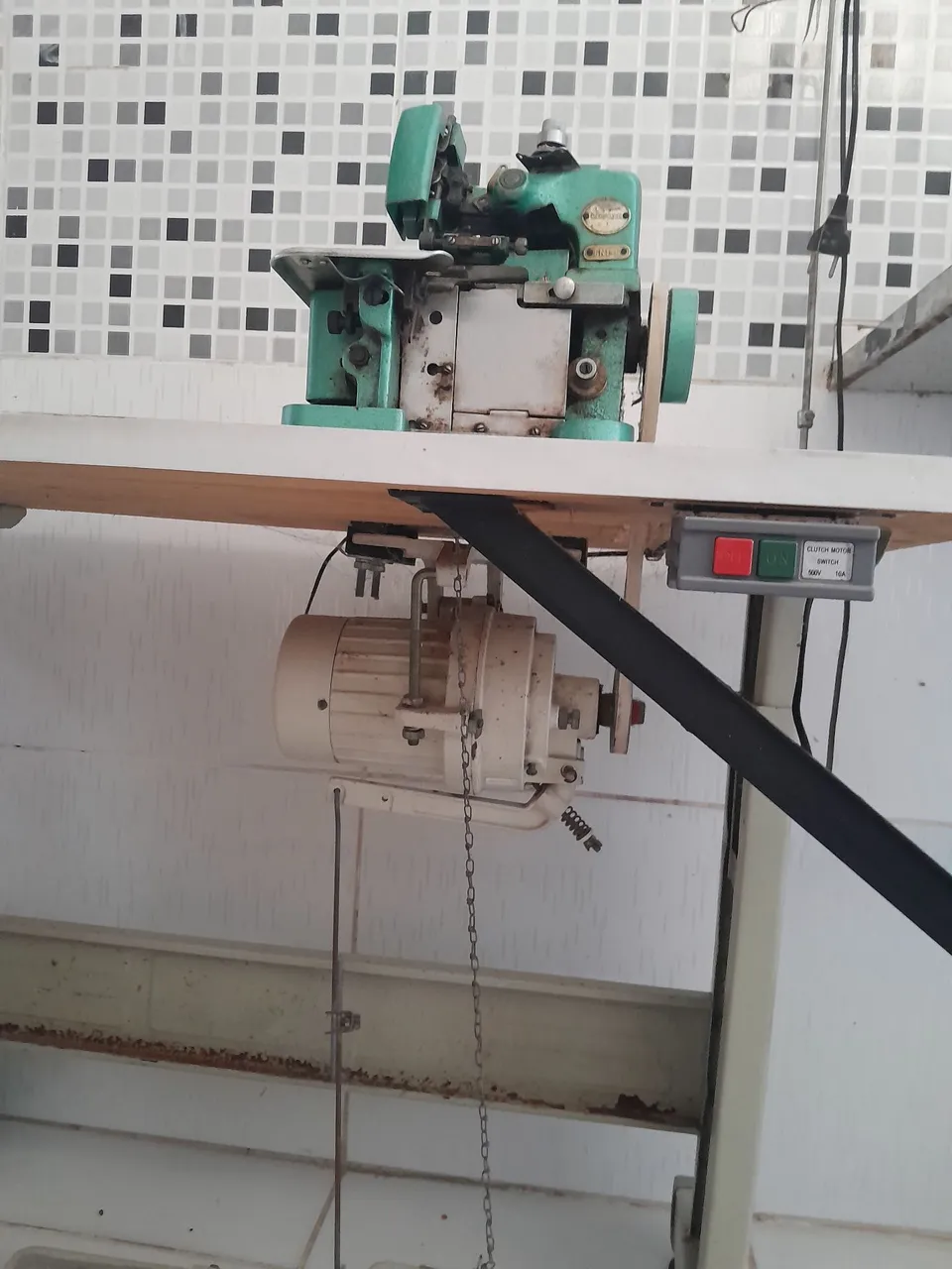 Máquina de costura semi industrial usada