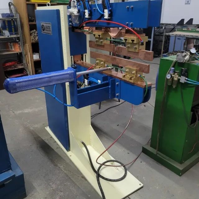 MÁQUINA PARA SOLDAR VIGAS 