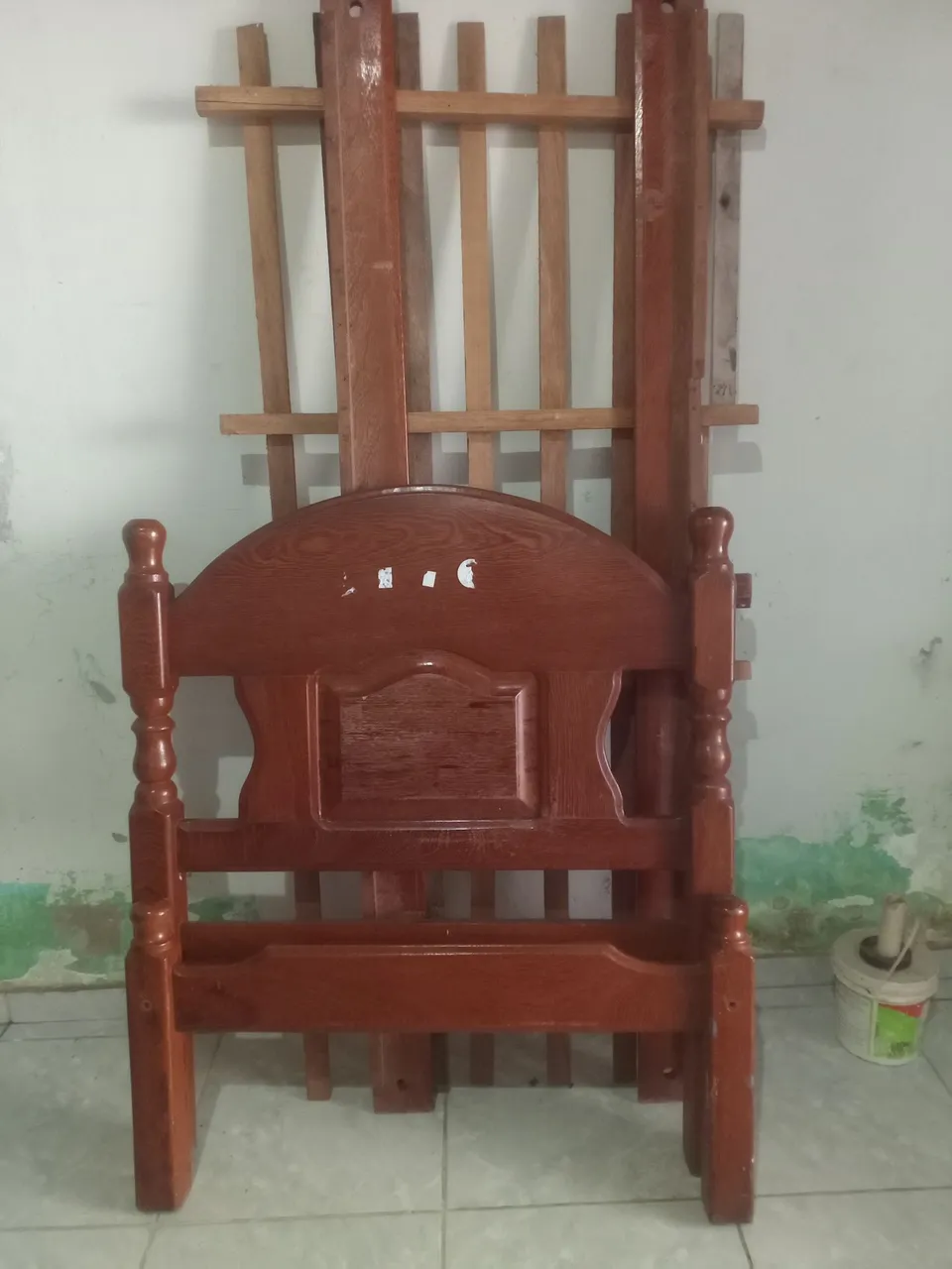 Cama de madeira maciça