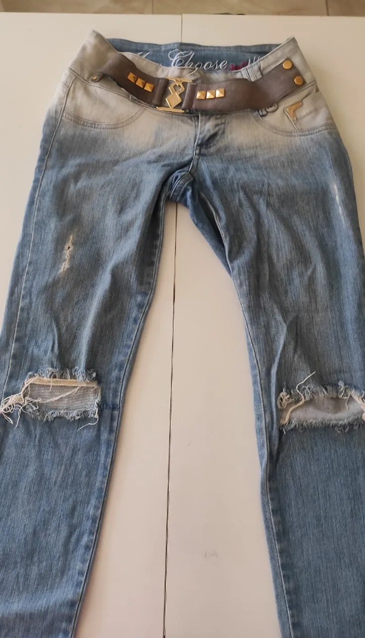 Calça jeans preta com stress