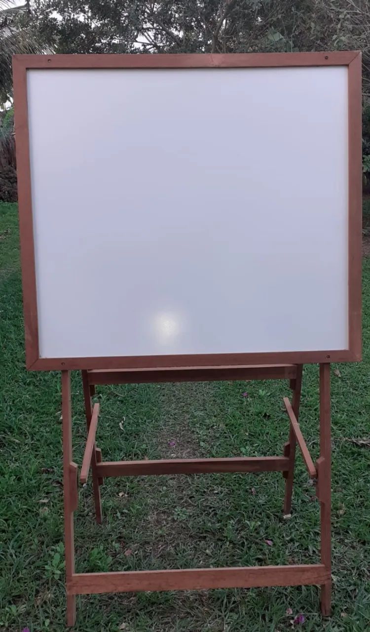 Quadro branco em cavalete