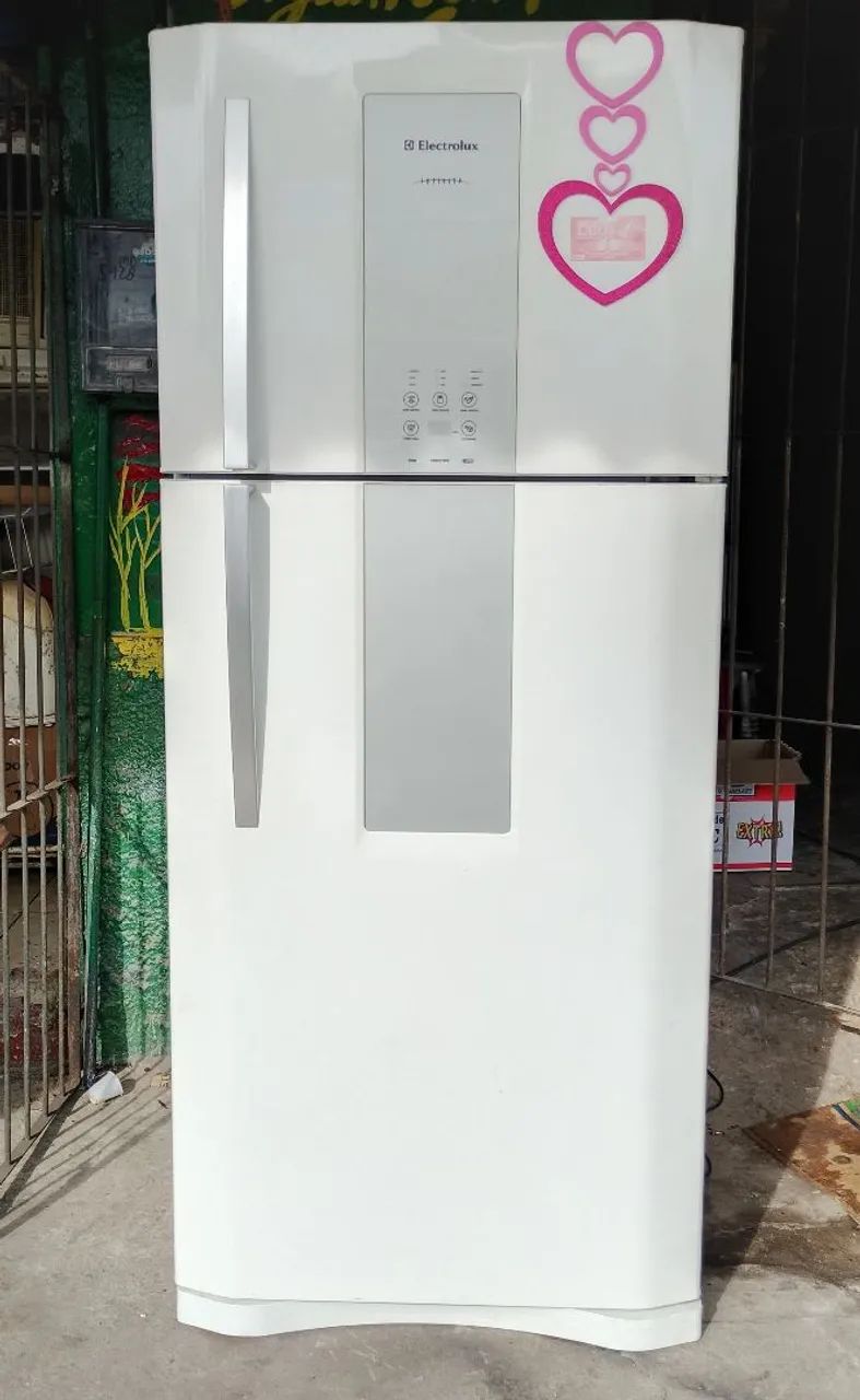 Vendo uma geladeira Eletrolux Frost Free DF80 
