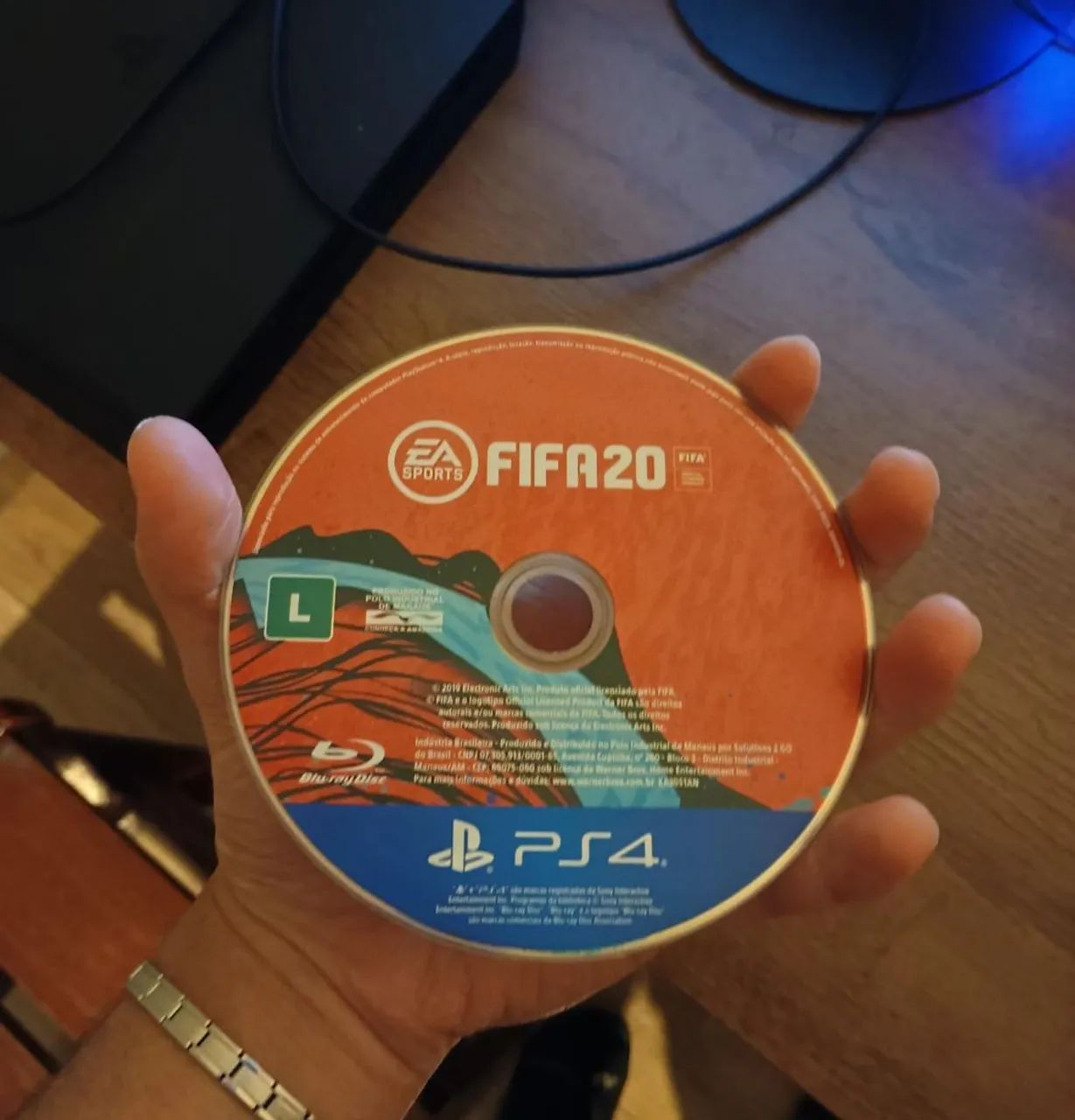 Playstation 4 1TB Usado + 1 Controle com 4 jogos - Foto 5