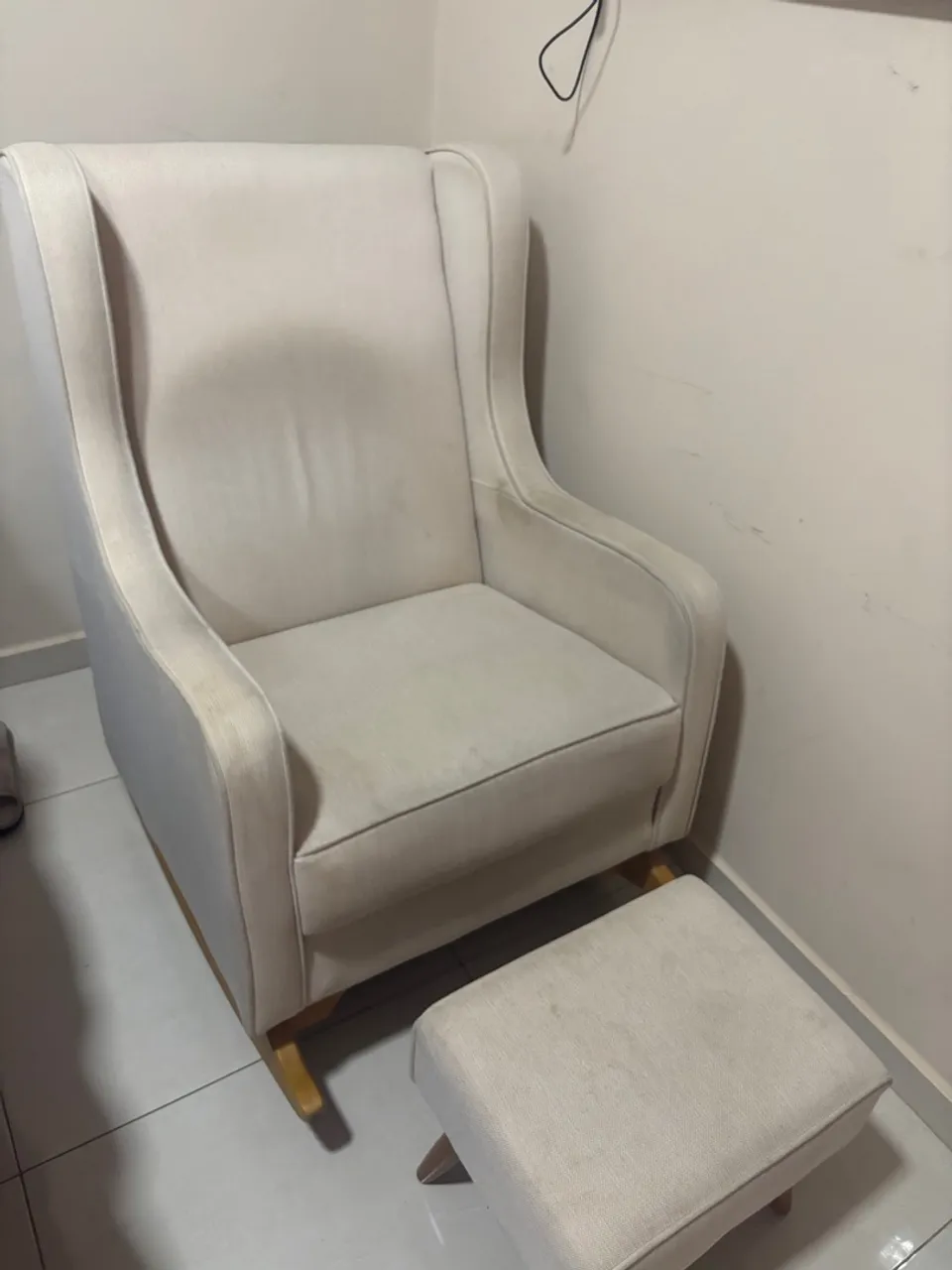 Poltrona de balanço com puff