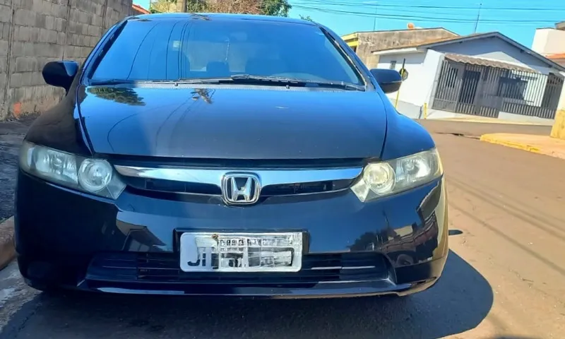 Civic 2008 , super conservado, manual e chave reserva , baixa km.