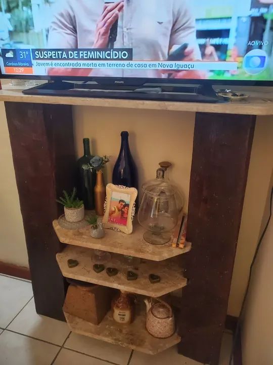 Mesa de Jantar, em granito bege bahia com 4 Cadeiras+ Rack e mini Bar - Foto 2
