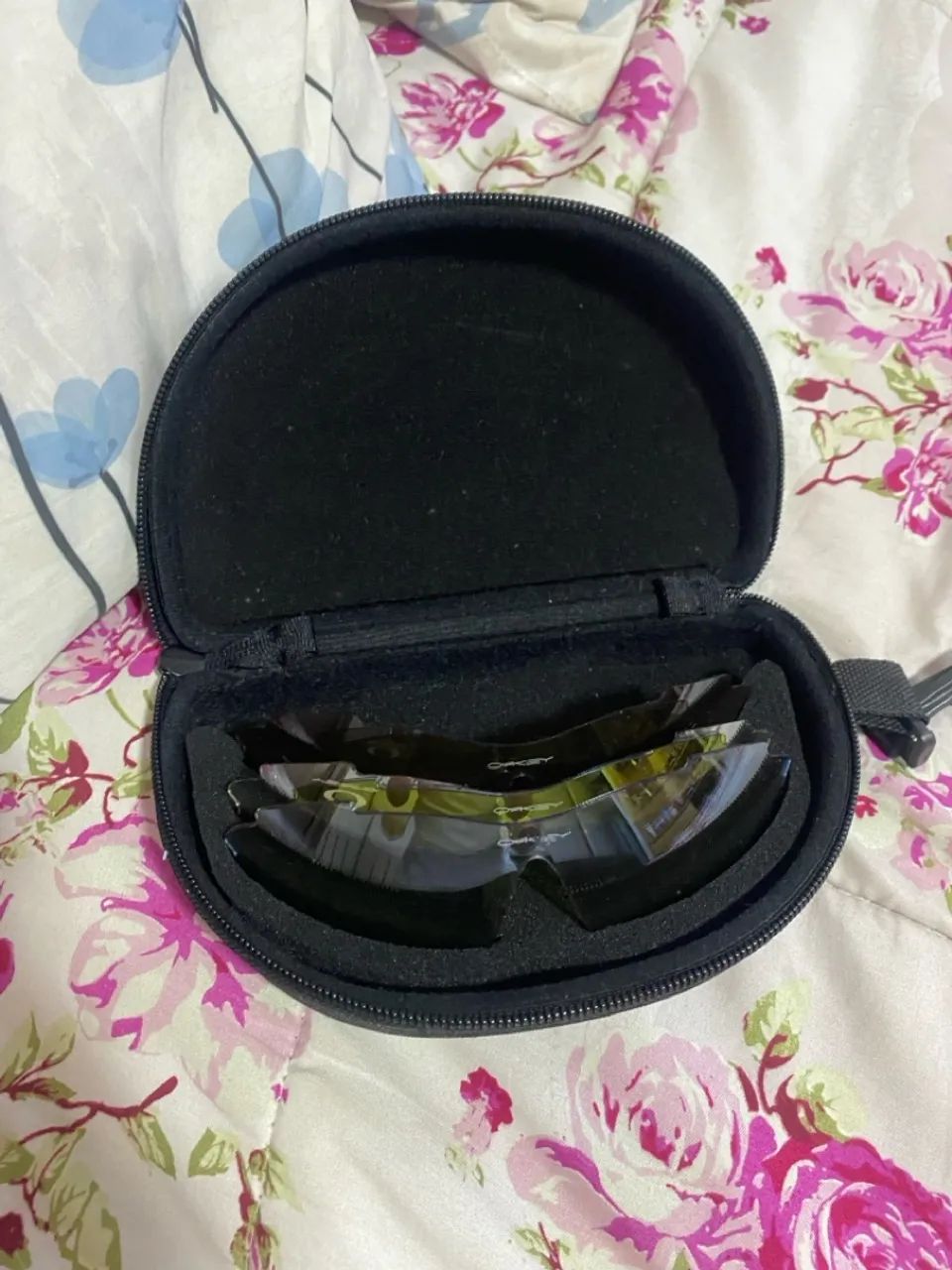 Case Estojo Oakley Original  Médio Preto + Kit Lentes Coloridas Oakley Original Ciclista