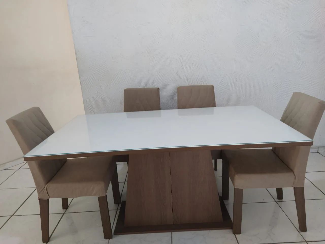 Mesa de Jantar com 4 cadeiras 