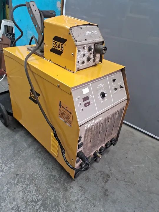 Máquina de solda Mig Esab 782 amper CVO2