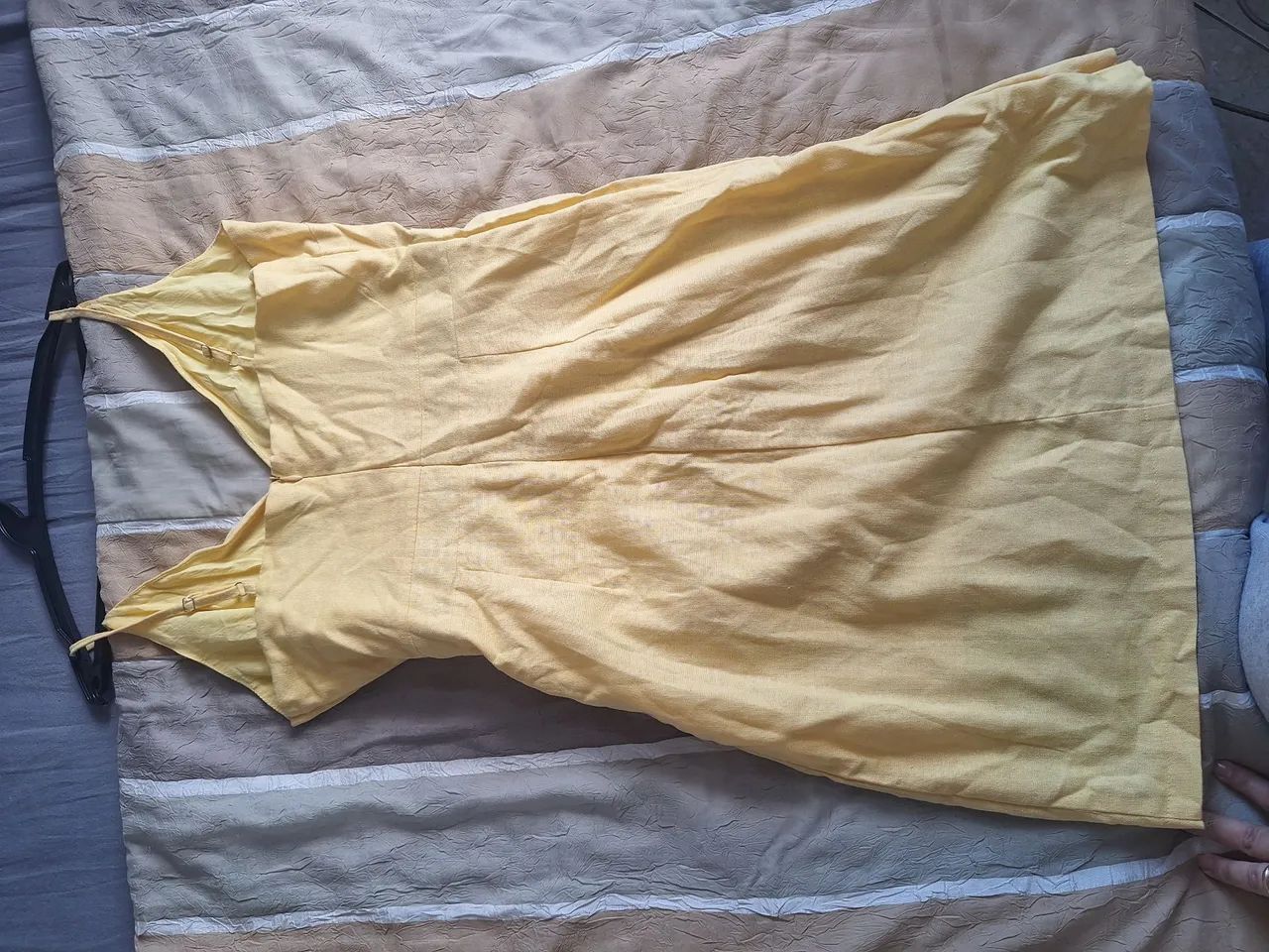Vestido amarelo transpassado em linho - Foto 5