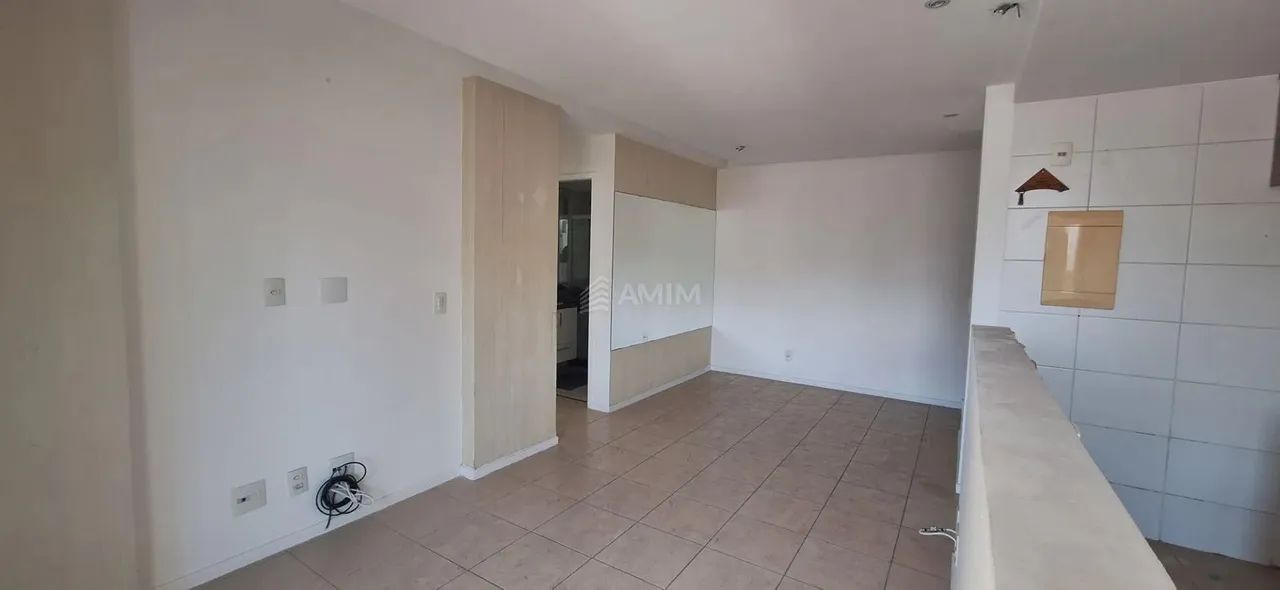 Apartamento semi mobiliado locaizado em Icaraí, com 2 quartos sendo 1 suíte, varanda e 2 v - Foto 4