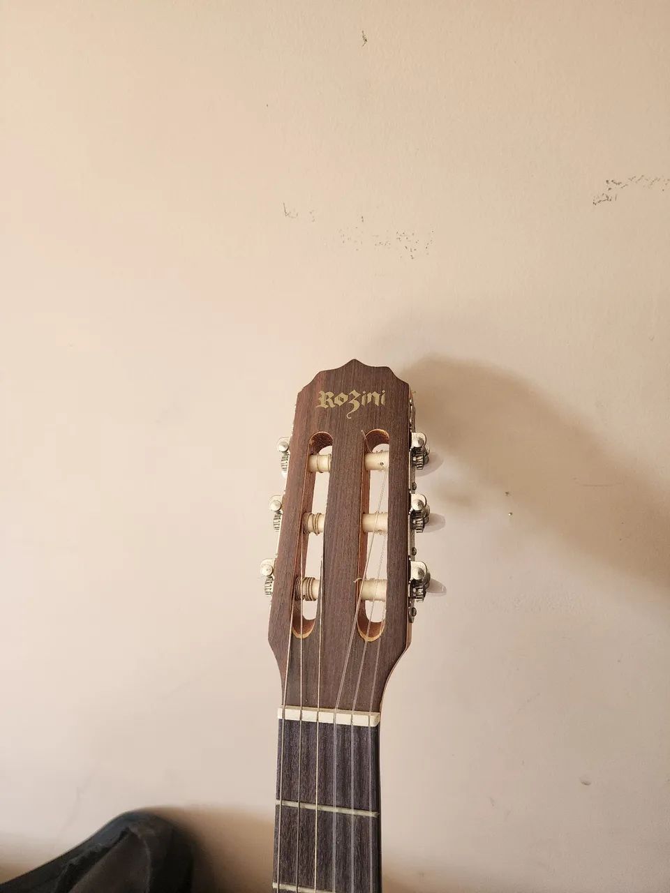 Violão Acústico com capa e acessorios muito novo . - Foto 2