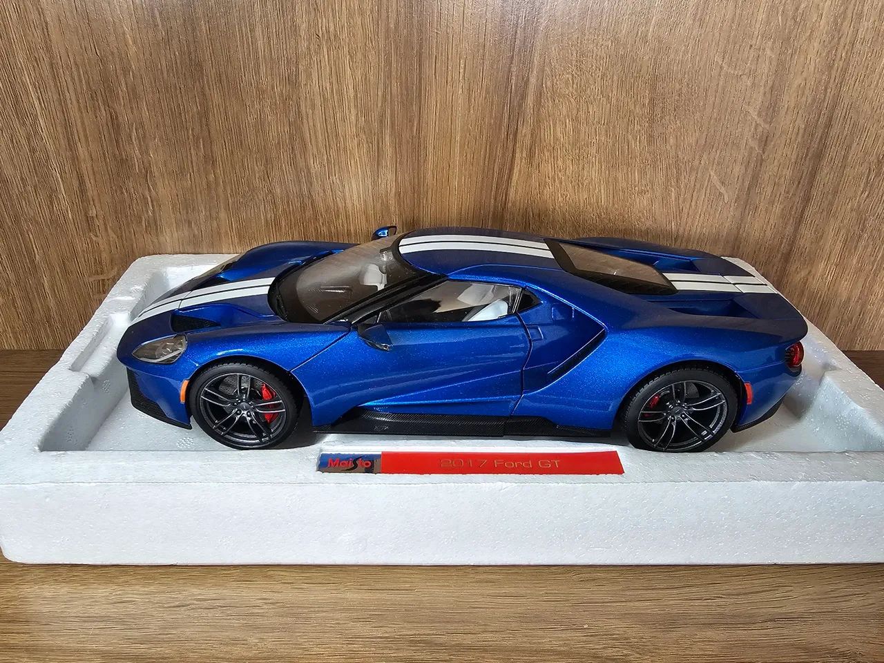 Miniatura Ford GT 2017 1:18 Maisto Exclusive azul - Hobbies