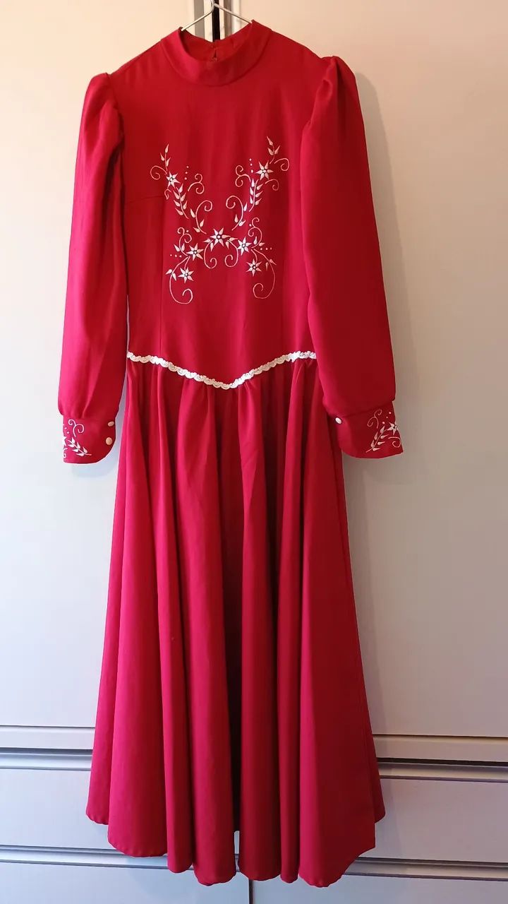 Vestido de prenda gaúcha vermelho bordado