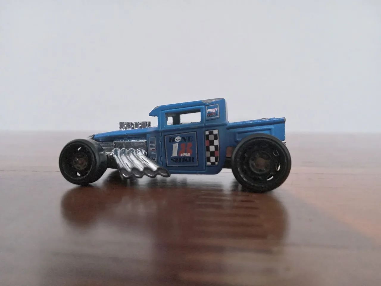 Carrinho Hot Wheels BLUE BONE SHARKER  - Foto 2