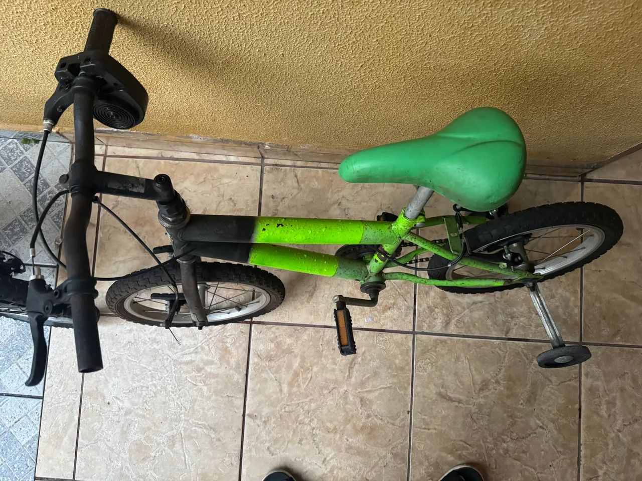 Bicicleta infantil aro 16 com rodinhas - Foto 3