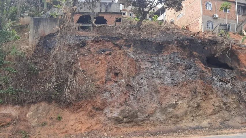 Terreno com fundação 