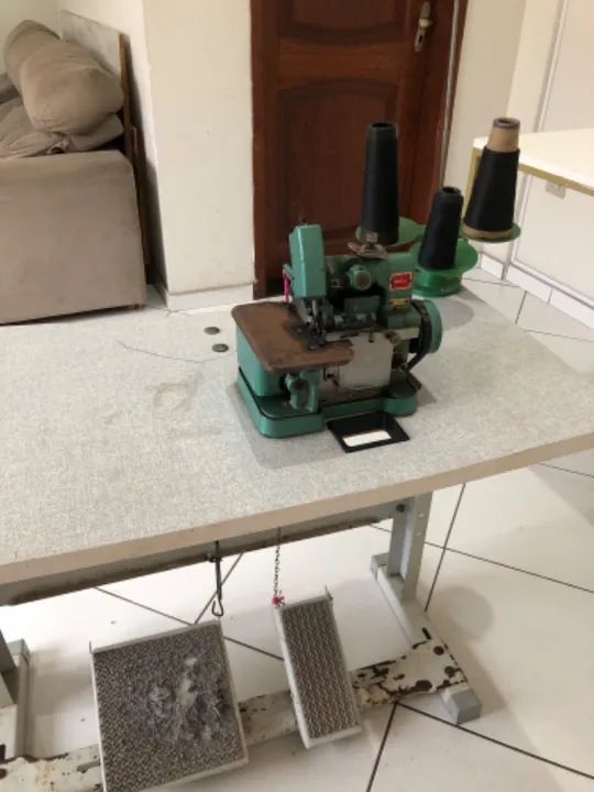 MÁQUINA DE COSTURA OVERLOQUE SEMI INDUSTRIAL 