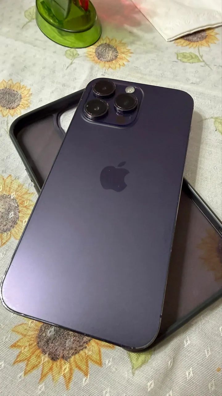 iPhone 14 Pro Max roxo 