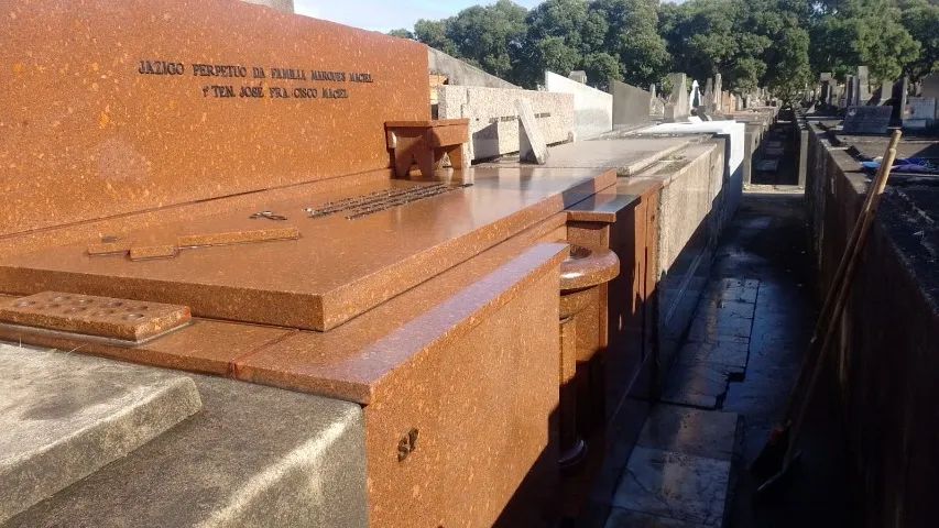 Jazigo Perpétuo Cemitério Do Caju RJ