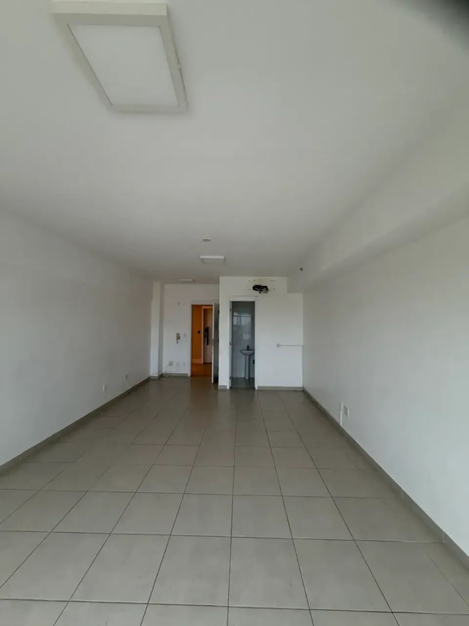 SALA NO PATEO JARDINS COM 34m2 - NASCENTE - Foto 3