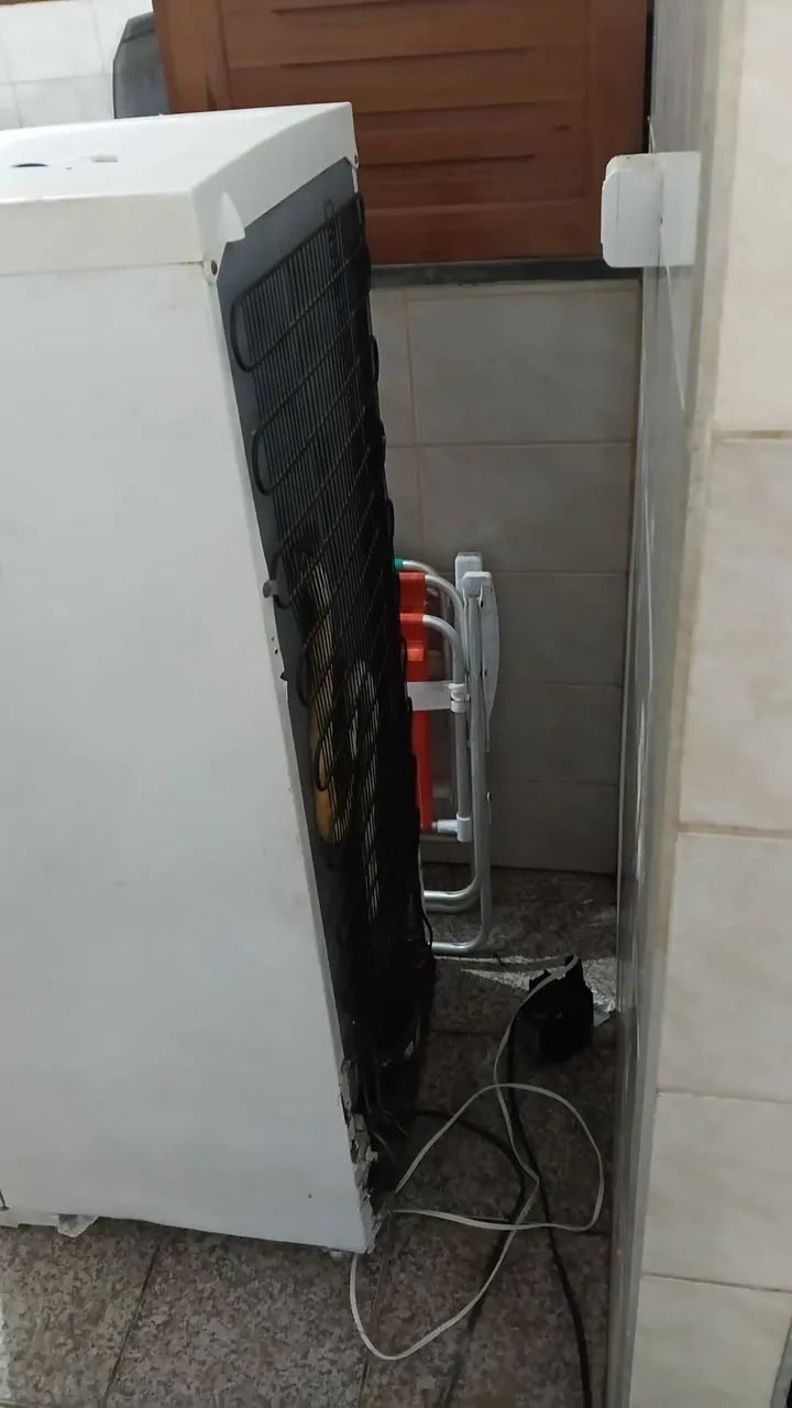 Freezer Electrolux usado - Foto 5