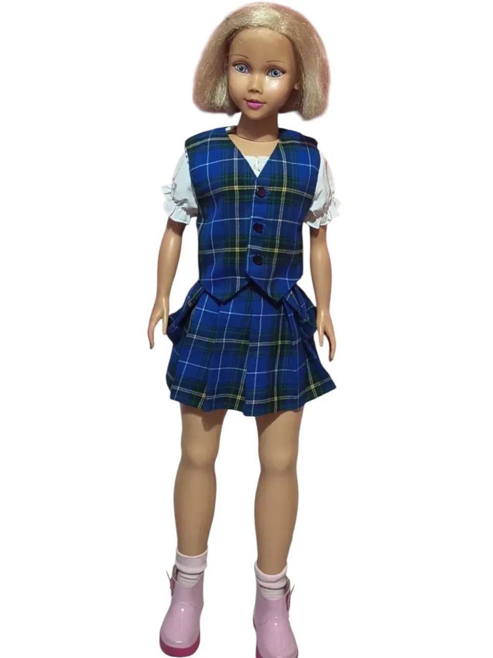 Boneca gigante mede 1,03 cm, bbra 