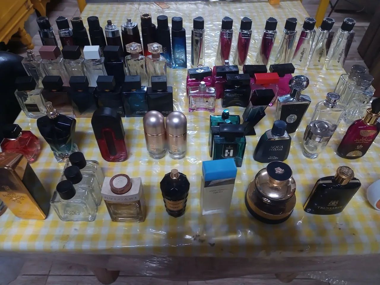 Coleção de frascos vazio de perfume 
