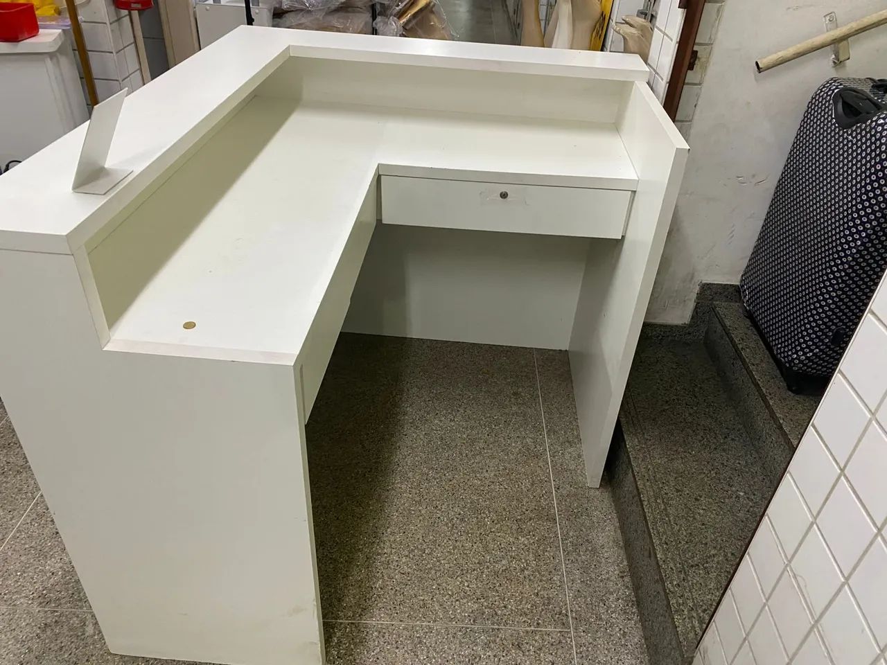 Balcão/Caixa de loja. Robusto, com três gavetas e muito resistente. - Foto 3