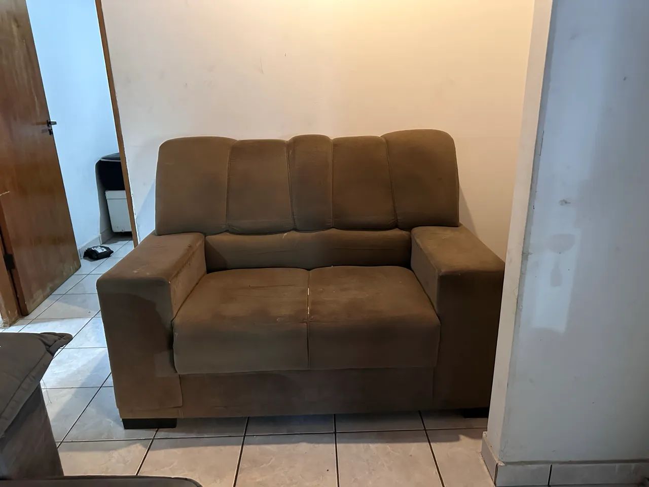 VENDO 2 sofás um grande e outro pequeno  - Foto 2