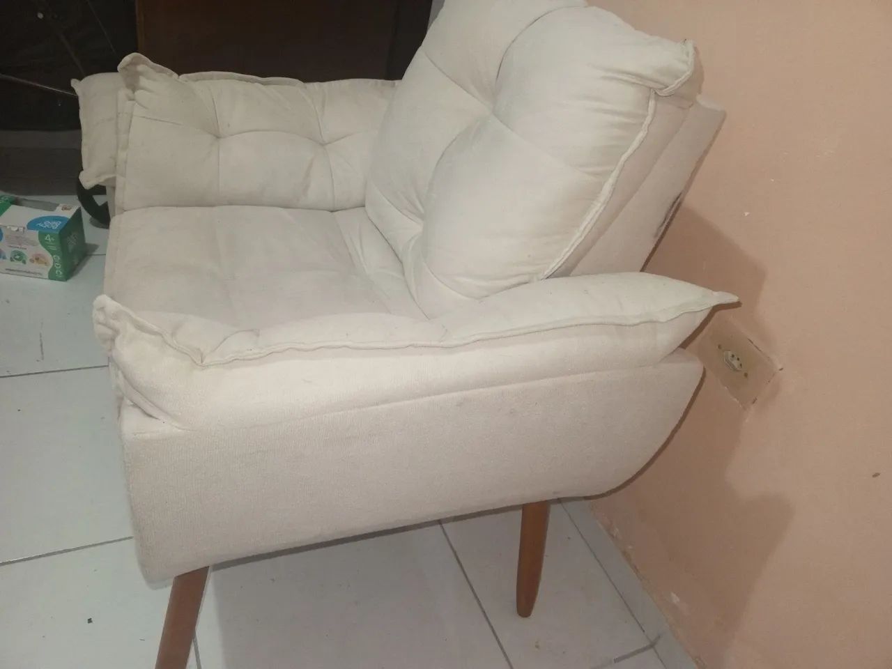Cadeira amamentação com puff - Foto 3