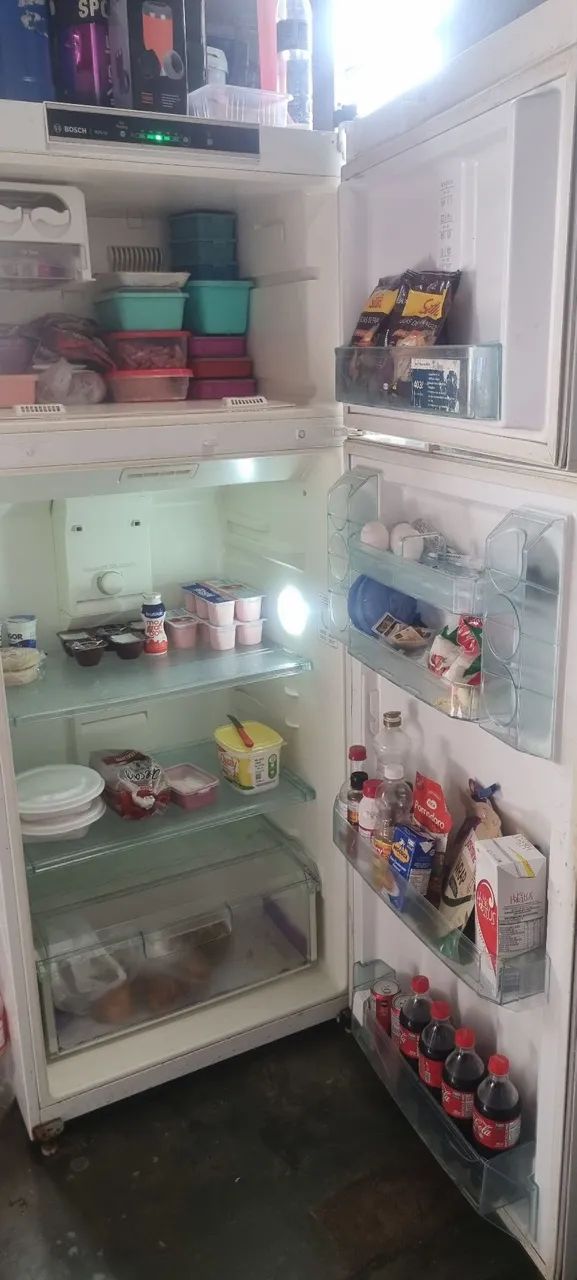 Vendo geladeira bosch frost free kdn42 com defeito - Foto 4