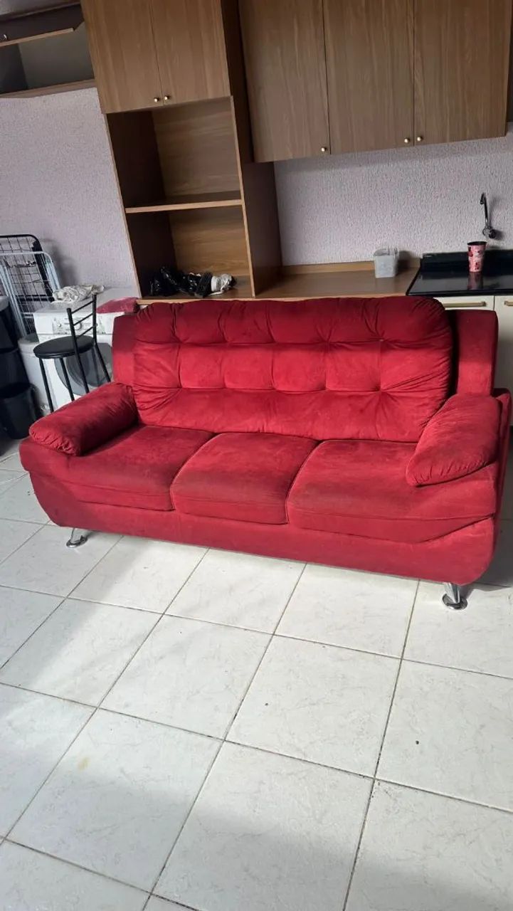 Sofá vermelho em perfeito estado