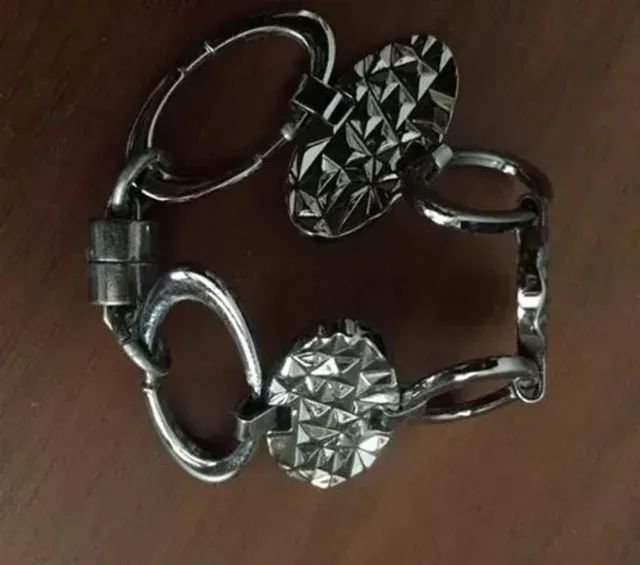 Pulseira em metal com banho de ródio negro - fecha com imã - Foto 3