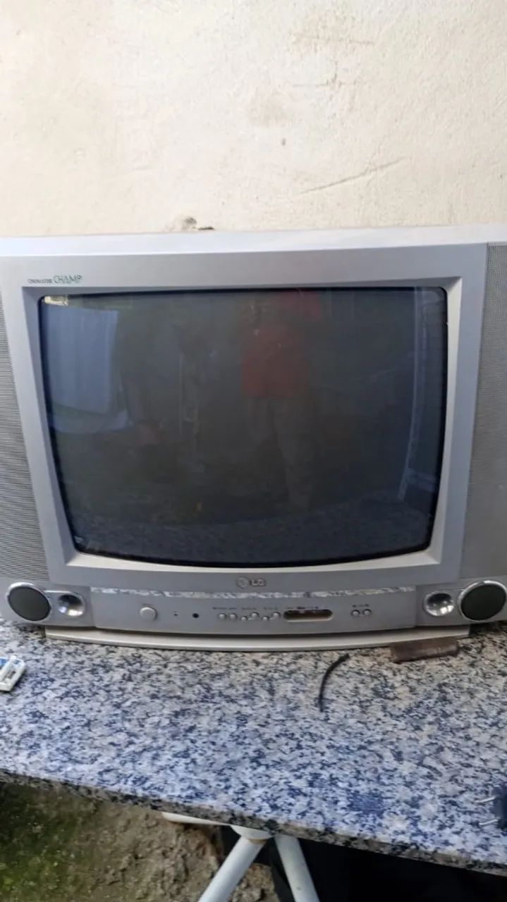 Vendo duas TV uma de 29 polegadas outra de 20 funcionando perfeitamente semi nova tela 