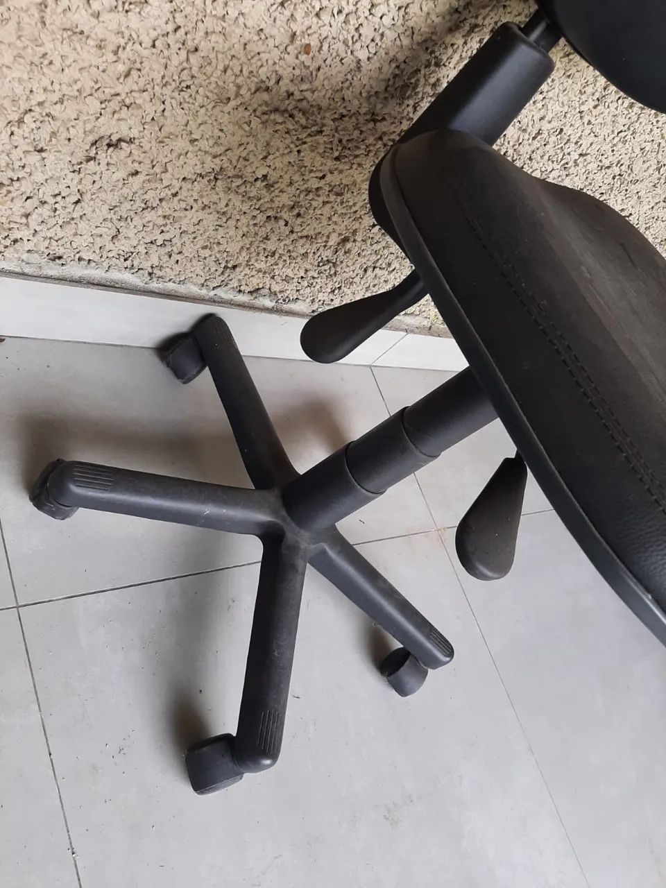 Vendo cadeira rodinha NOVA  - Foto 2