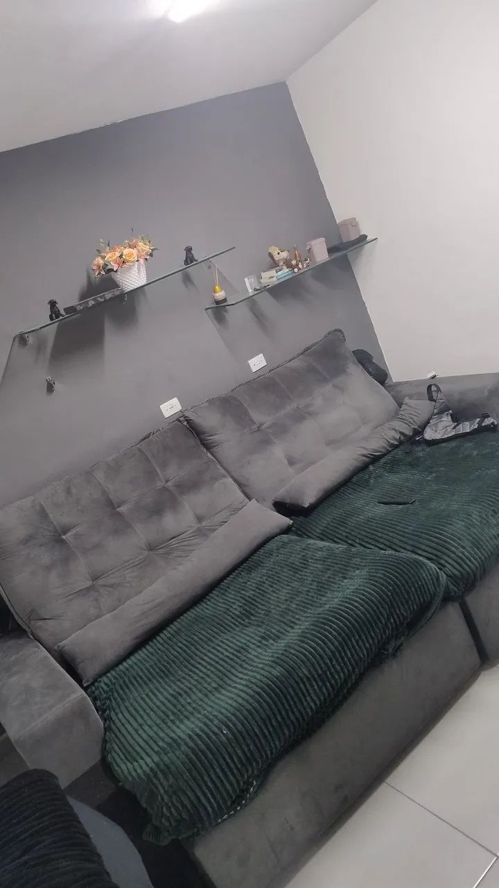 Sofá retrátil cinza