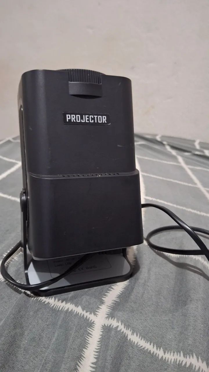 PROJETOR PORTÁTIL FULL HD + Wi-Fi + Android - Chega de TV Pequena - Foto 4