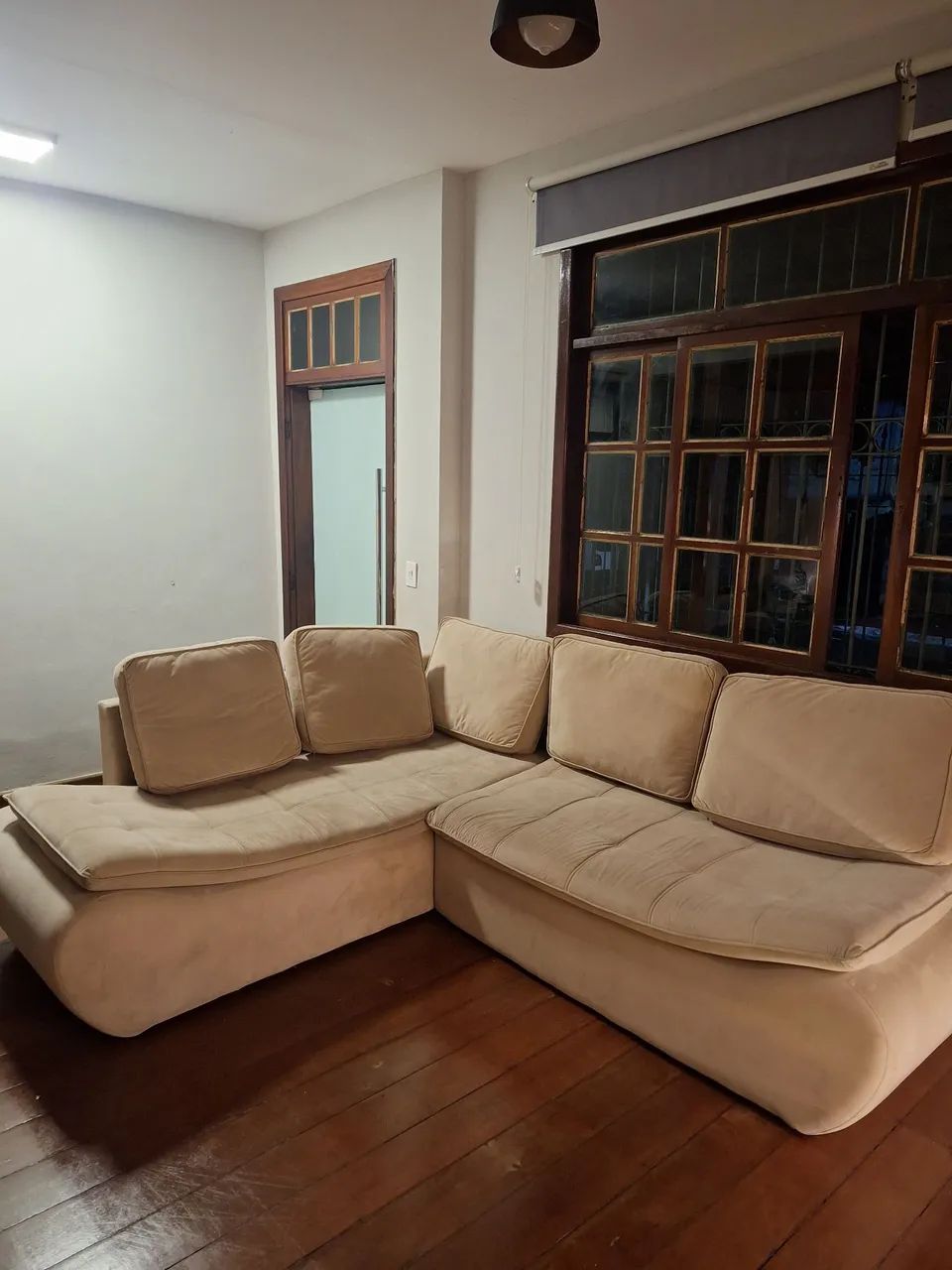 Sofá perfeito estado com frete 5  lugares e com 5 almofadas . - Foto 2