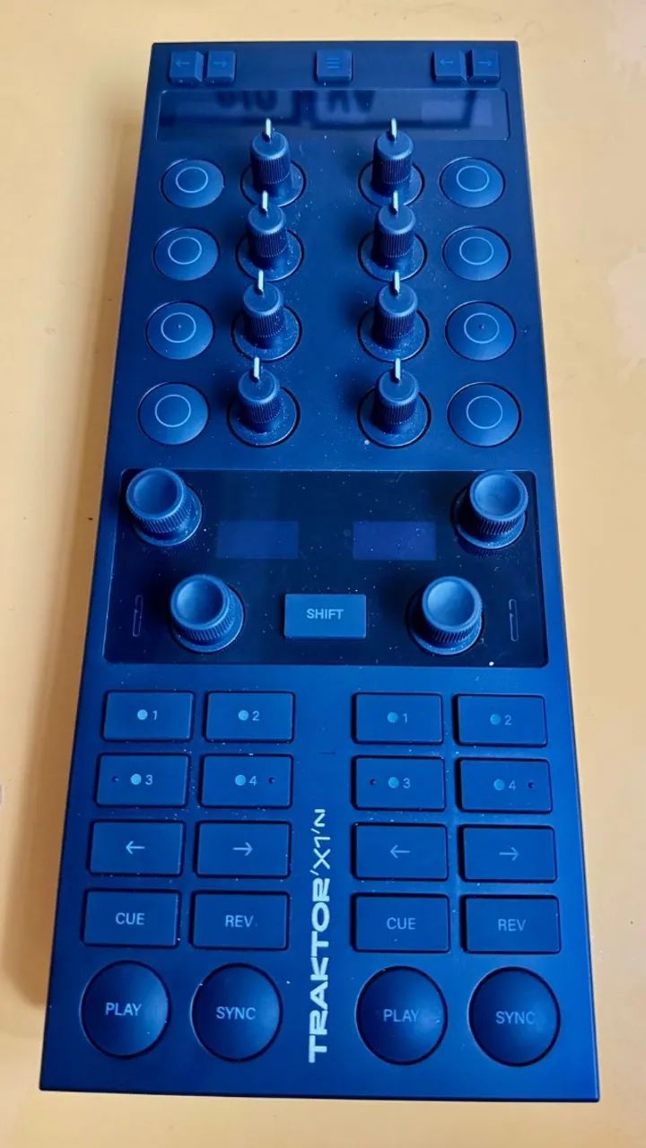 Traktor Kontrol X1 Mk3 Controladora Traktor Ultima Geração