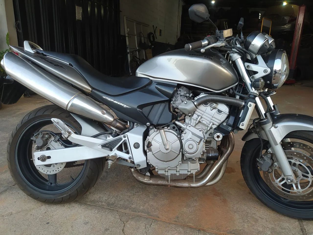 Hornet carburada  - Foto 5