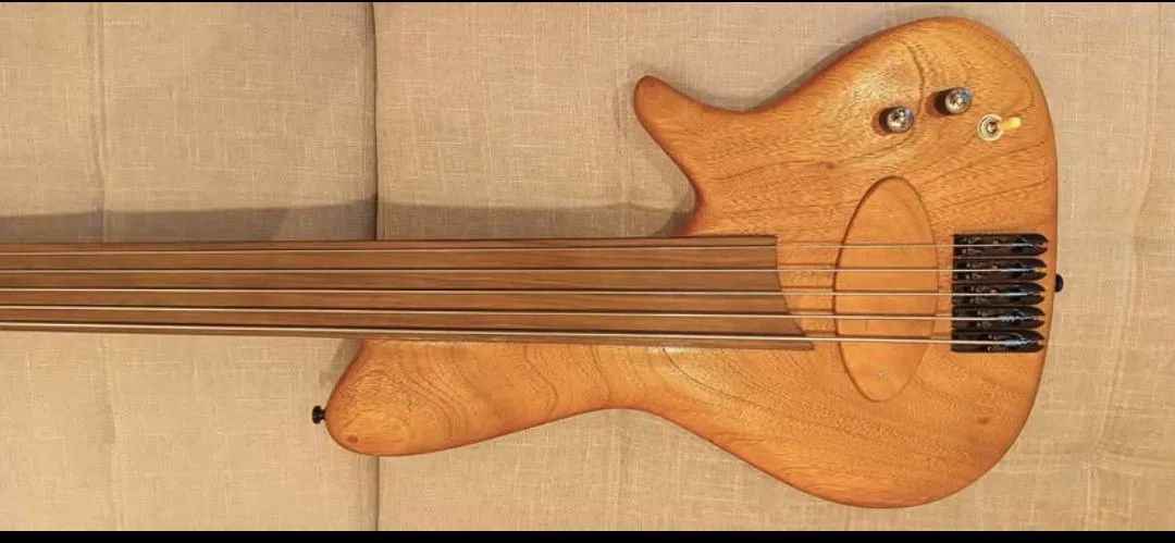 Vende-se bass fretles