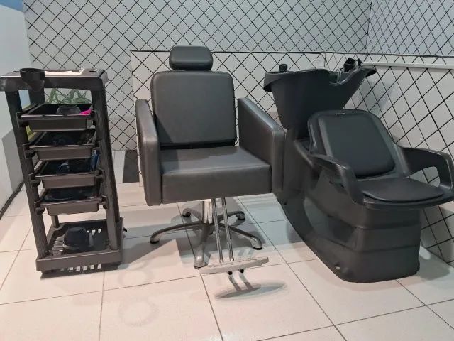 Lavatório, cadeira e carrinho de salão de beleza
