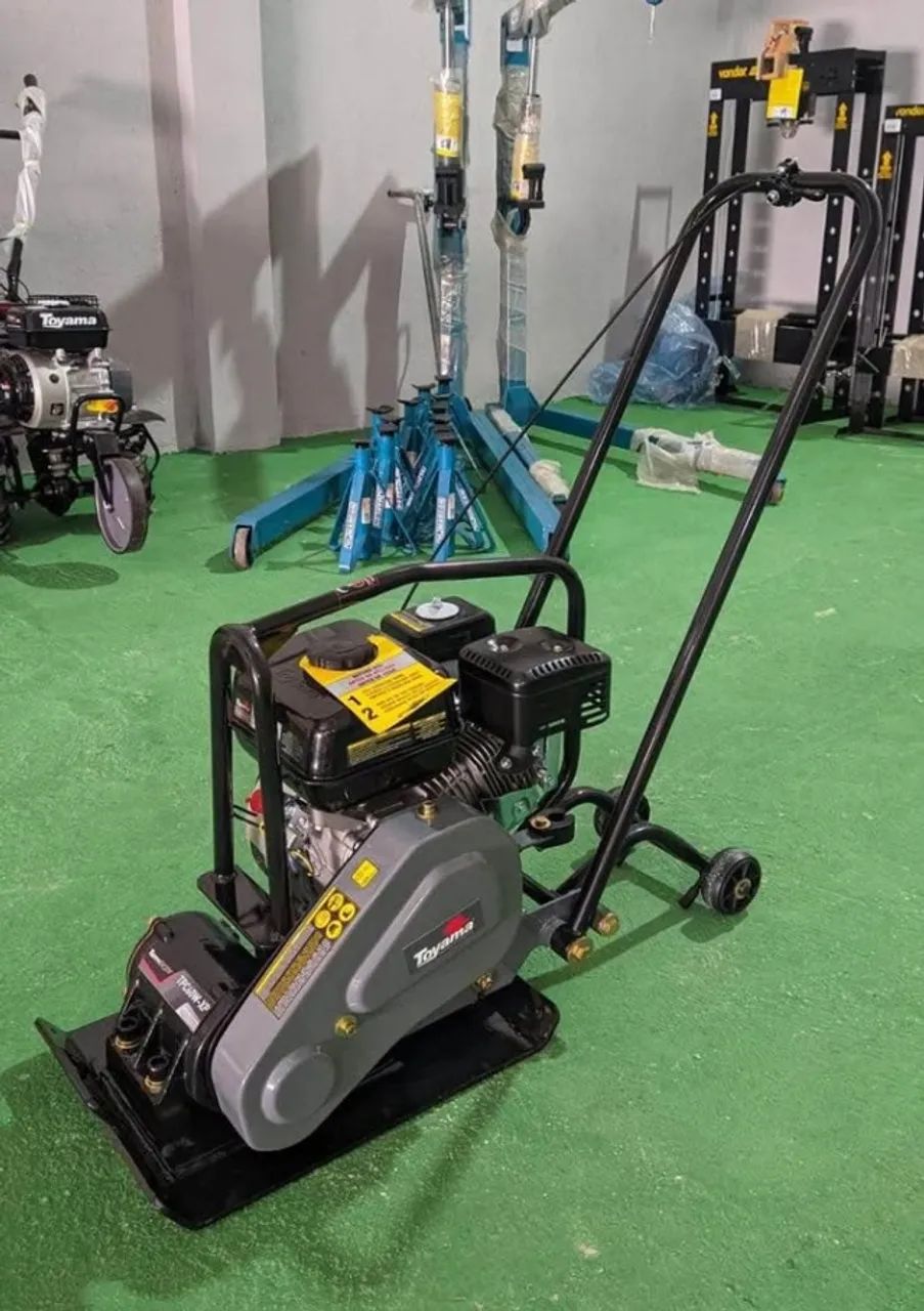 Placa Vibratória Compactadora Profissional a Gasolina 6.5hp - Toyama - Foto 2